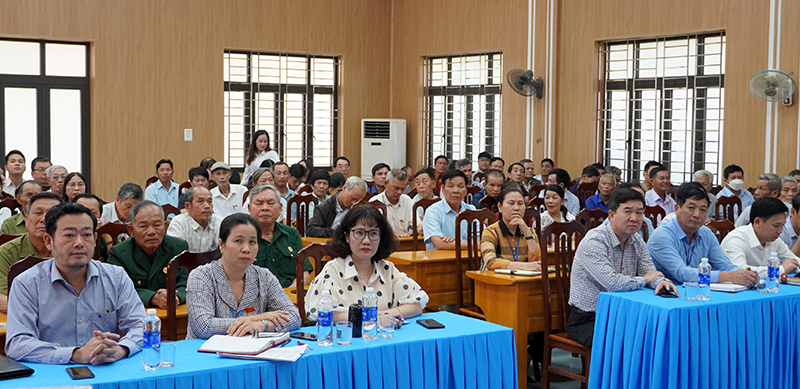  Các đại biểu tham dự buổi tiếp xúc.