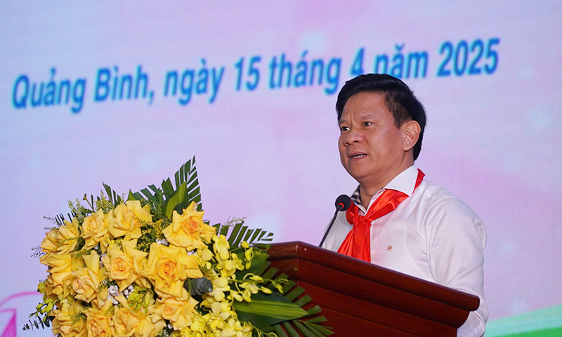 Đồng chí Phó Chủ tịch HĐND tỉnh Lê Vĩnh Thế phát biểu tại đại hội.