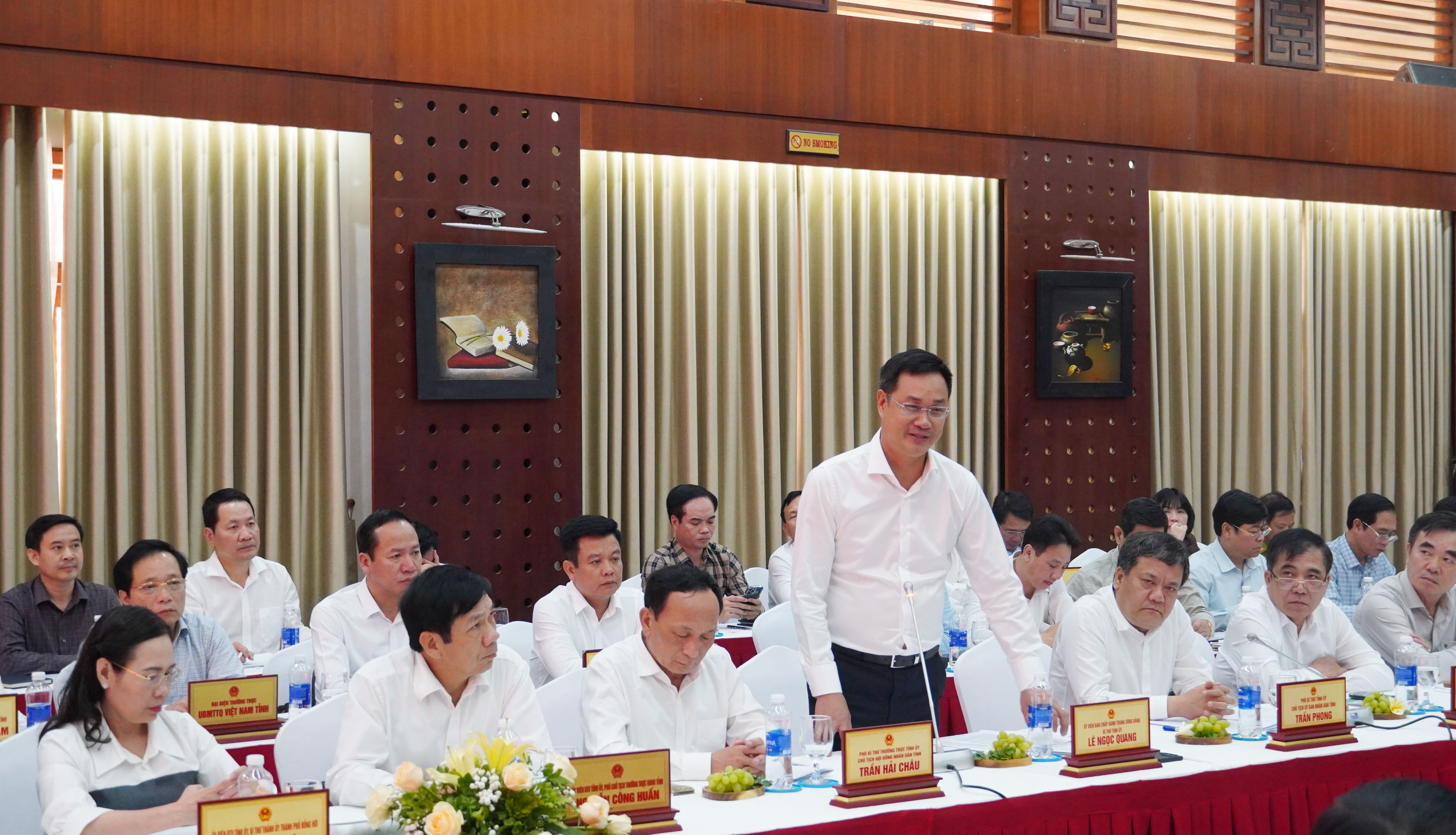 Đồng chí Bí thư Tỉnh uỷ Lê Ngọc Quang phát biểu tại buổi làm việc. 