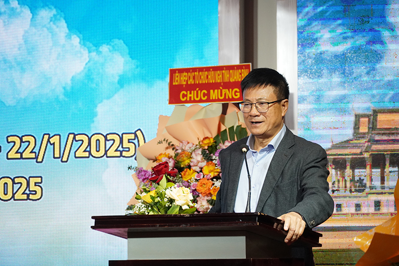 Lãnh đạo Liên hiệp các tổ chức hữu nghị tỉnh phát biểu tại buổi gặp mặt.