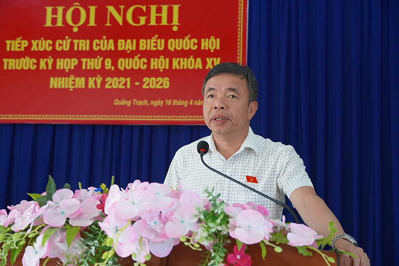 Đồng chí Nguyễn Tiến Nam, Viện trưởng Viện Khoa học hình sự, Bộ Công an tiếp thu ý kiến cử tri.