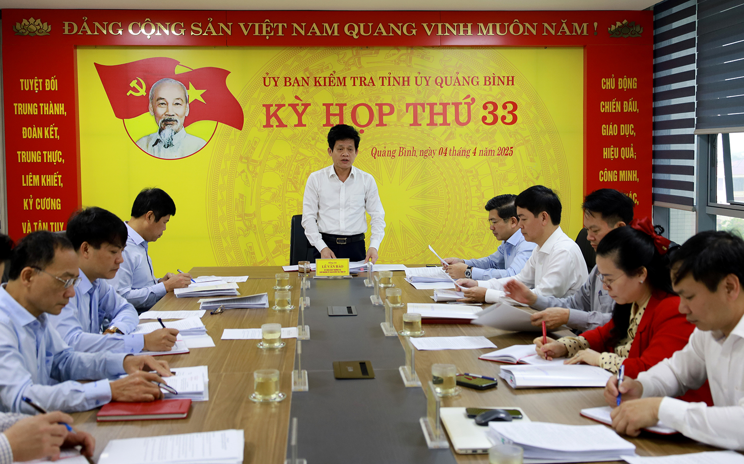 Đồng chí Chủ nhiệm UBKT Lê Văn Bảo chủ trì kỳ họp.