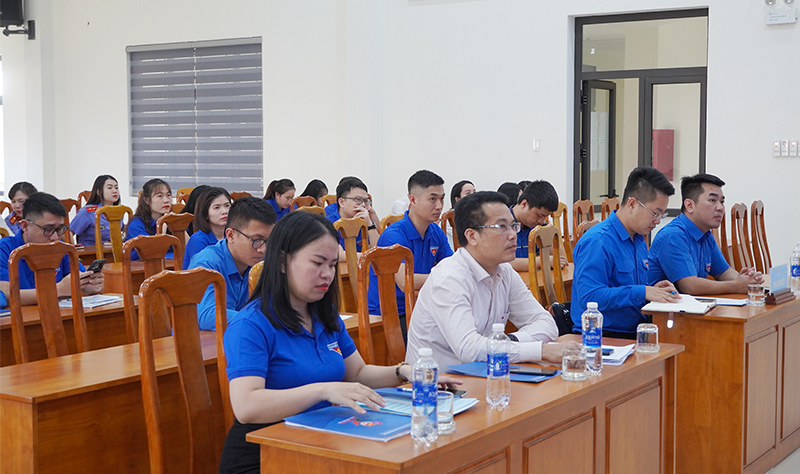 Các đại biểu tham dự hội nghị.
