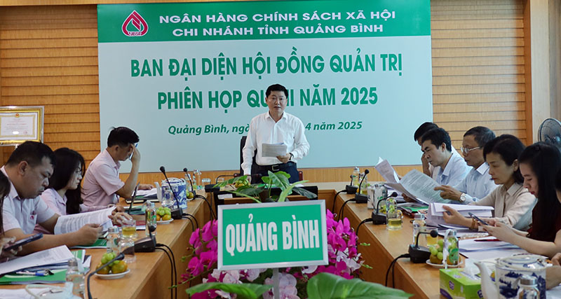 Lãnh đạo NHCSXH -Chi nhánh Quảng Bình báo cáo hoạt động quý I, năm 2025
