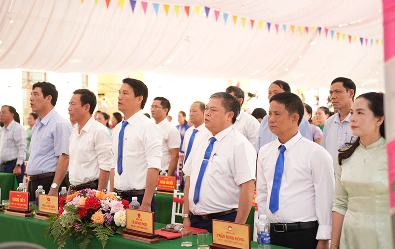 Các đại biểu tham dự tại buổi lễ.
