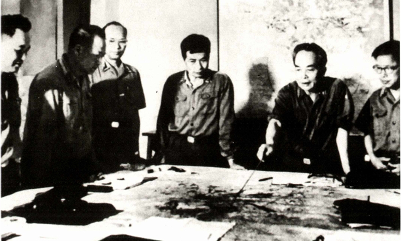  Quân ủy Trung ương theo dõi diễn biến Chiến dịch Hồ Chí Minh, tháng 4/1975. Ảnh tư liệu