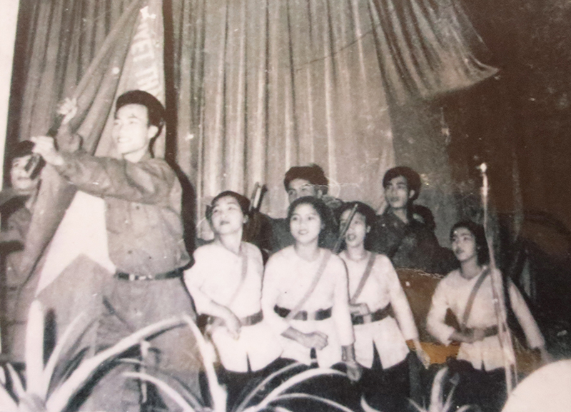 Tiết mục “Hò kéo pháo” của Đoàn Văn công Tỉnh đội năm 1968.