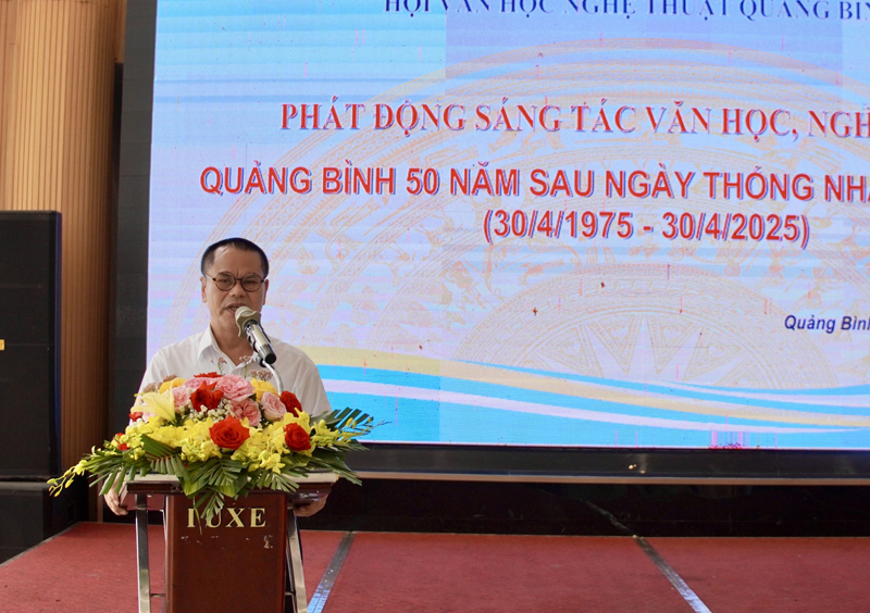 Lãnh đạo Hội Văn học-Nghệ thuật tỉnh phát biểu tại buổi phát động.