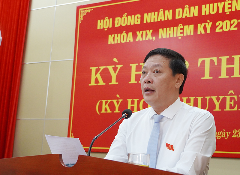 Đại diện lãnh đạo HĐND huyện Bố Trạch phát biểu bế mạc kỳ họp.