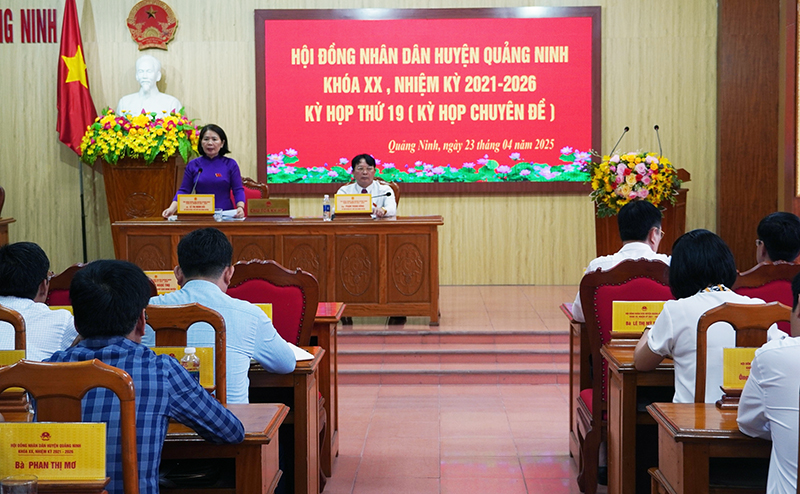 Quang cảnh kỳ họp.