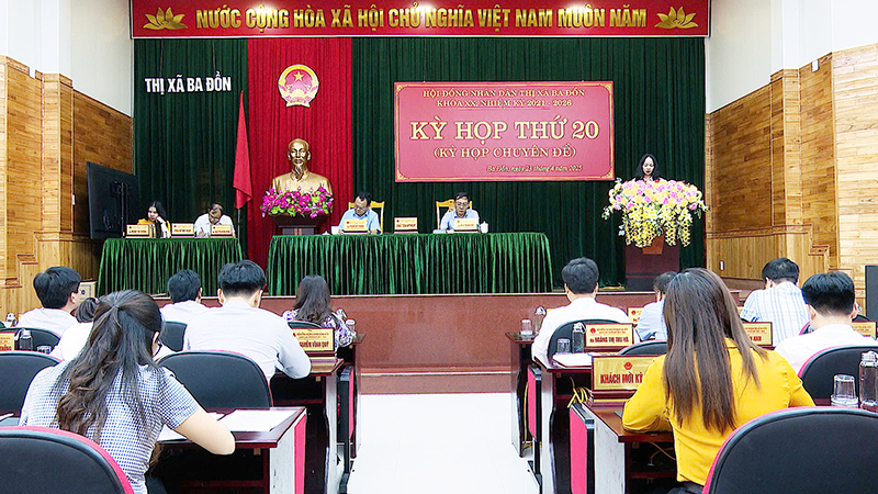 Quang cảnh kỳ họp.