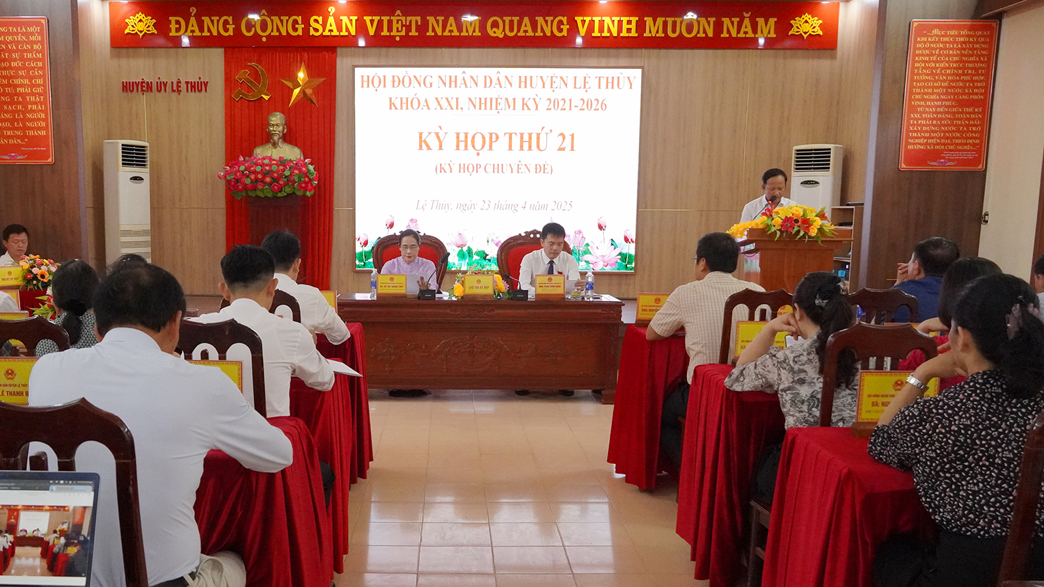 Quang cảnh kỳ họp thứ 21, HĐND huyện Lệ Thủy khóa XXI, nhiệm kỳ 2021-2026.