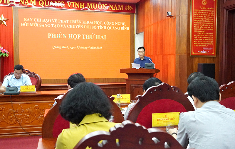 Đại diện cơ quan tham mưu phát biểu ý kiến.