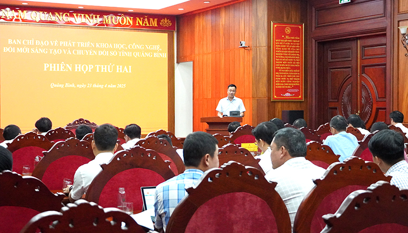 Quang cảnh cuộc họp.