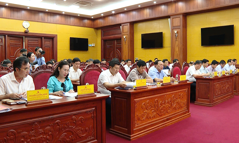 Các đại biểu dự phiên họp.