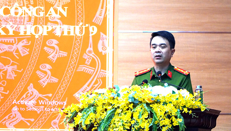 Đại tá Hoàng Khắc Lương, Phó Giám đốc Công an tỉnh báo cáo đề dẫn hội thảo