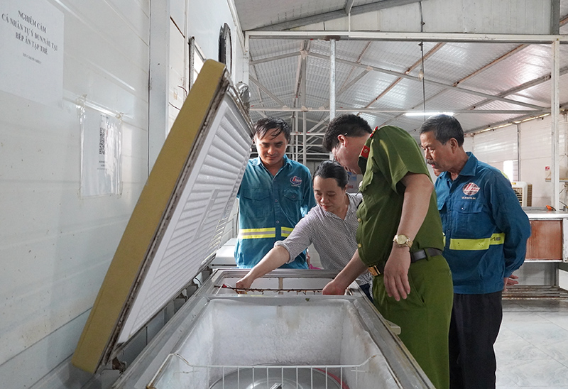Truy xuất nguồn gốc thực phẩm nguyên liệu đầu vào-một trong những yếu tố quan trọng để bảo đảm an toàn thực phẩm ở các bếp ăn tập thể.