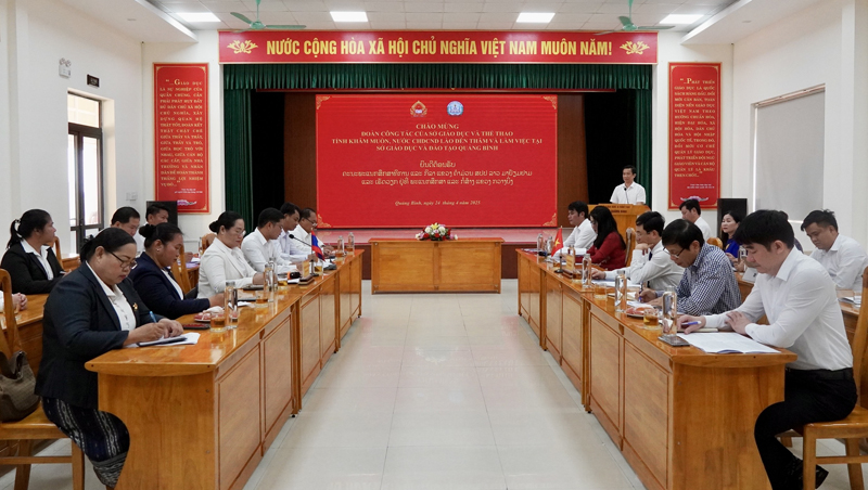Quang cảnh buổi làm việc.