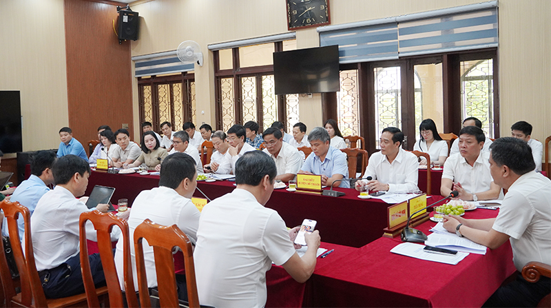 Quang cảnh buổi làm việc.