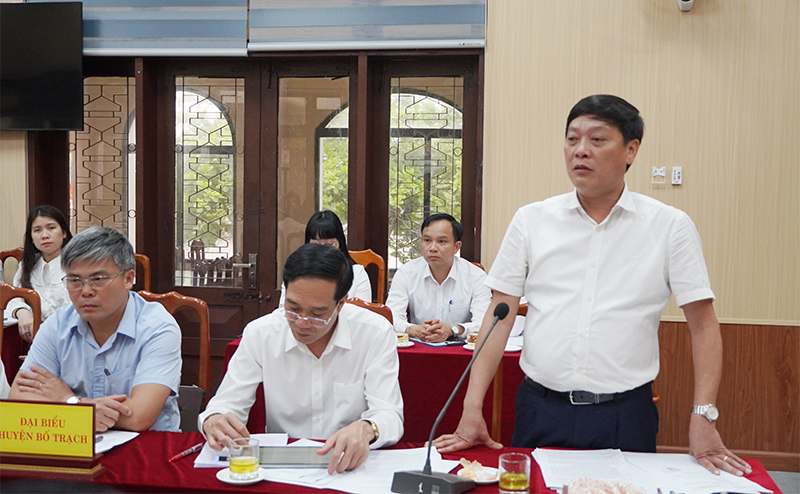 Đại diện lãnh đạo Huyện ủy Bố Trạch phát biểu ý kiến tại buổi làm việc.