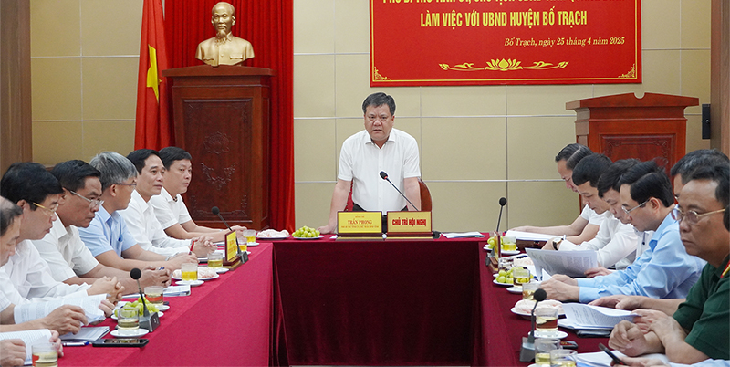 Các đại biểu tham dự buổi làm việc.