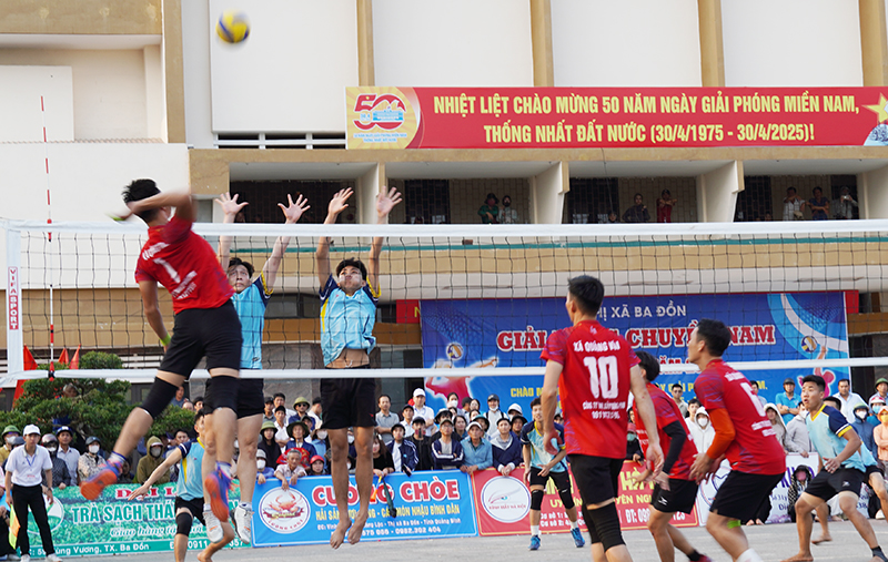 Những pha bóng kịch tính trong trận chung kết.