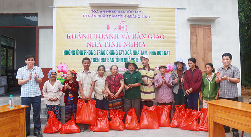 Trao tặng đồ dùng sinh hoạt, nội thất sử dụng trong gia đình