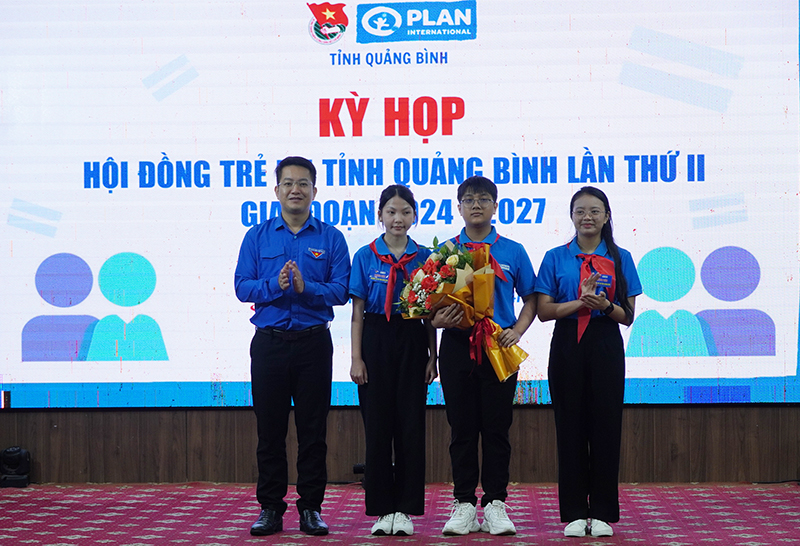 Đoàn Chủ tịch Hội đồng trẻ em tỉnh, giai đoạn 2024-2027 ra mắt, nhận nhiệm vụ.