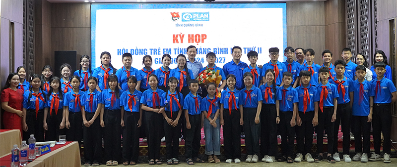  Các thành viên Hội đồng trẻ em tỉnh, giai đoạn 2024-2027 ra mắt kỳ họp.