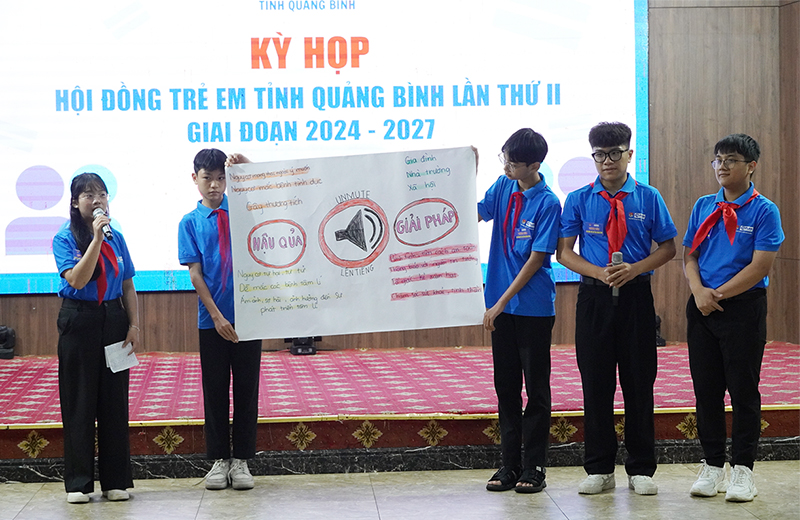 Các nhóm đưa ra tình huống thảo luận.