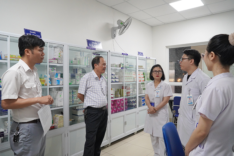 Đoàn kiểm soát, giám sát bảo đảm ATTP trong kinh doanh thực phẩm chức năng tại các bệnh viện.