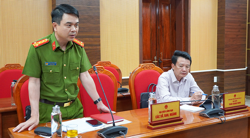 Đại biểu phát biểu ý kiến tại hội nghị.