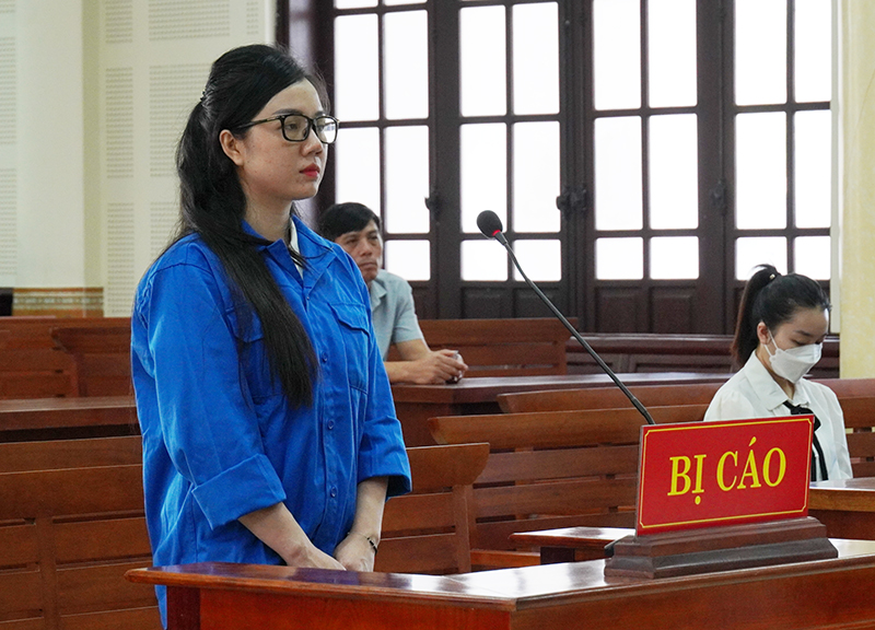 Bị cáo Nguyễn Hà Linh trước hội đồng xét xử.