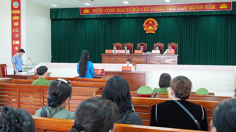 Quang cảnh phiên tòa.