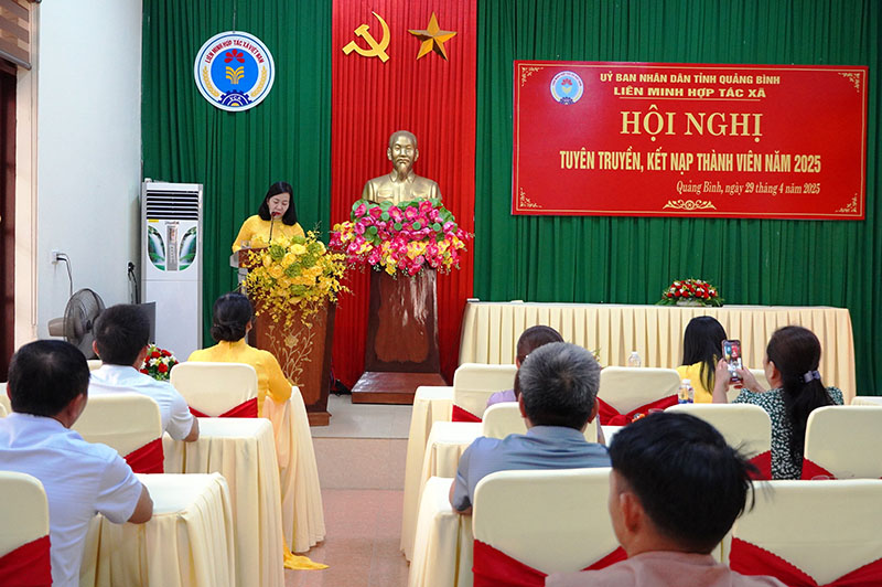 Quang cảnh lễ kết nạp thành viên mới