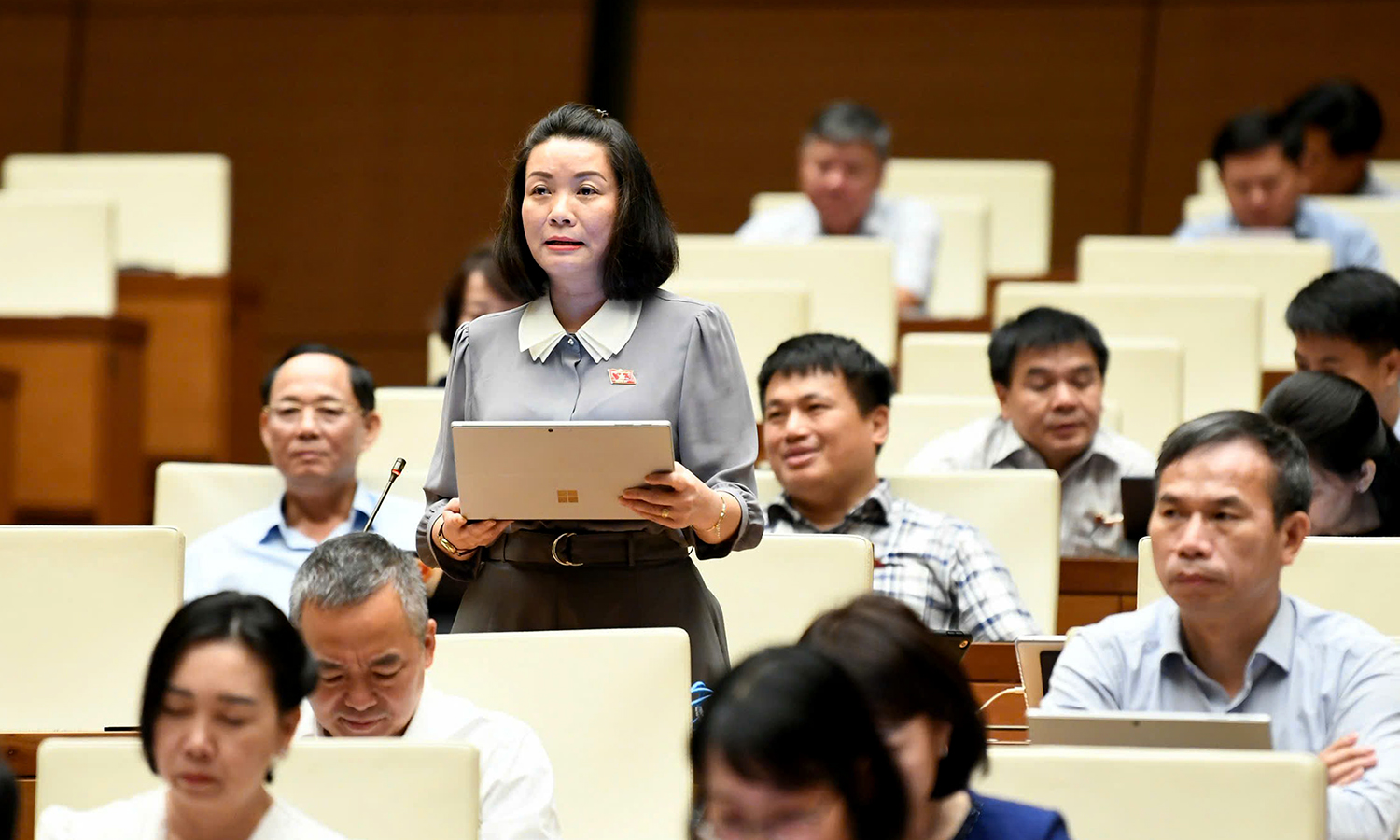 Đại biểu Quốc hội góp ý sửa đổi, bổ sung một số điều của Hiến pháp năm 2013 và các dự án luật
