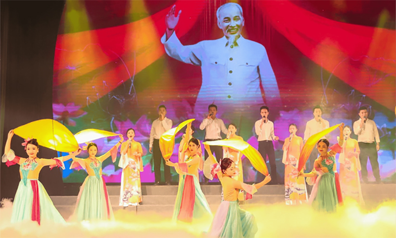 Hàng nghìn nghệ sĩ quần chúng tham gia Liên hoan "Tiếng hát Làng Sen" năm 2025