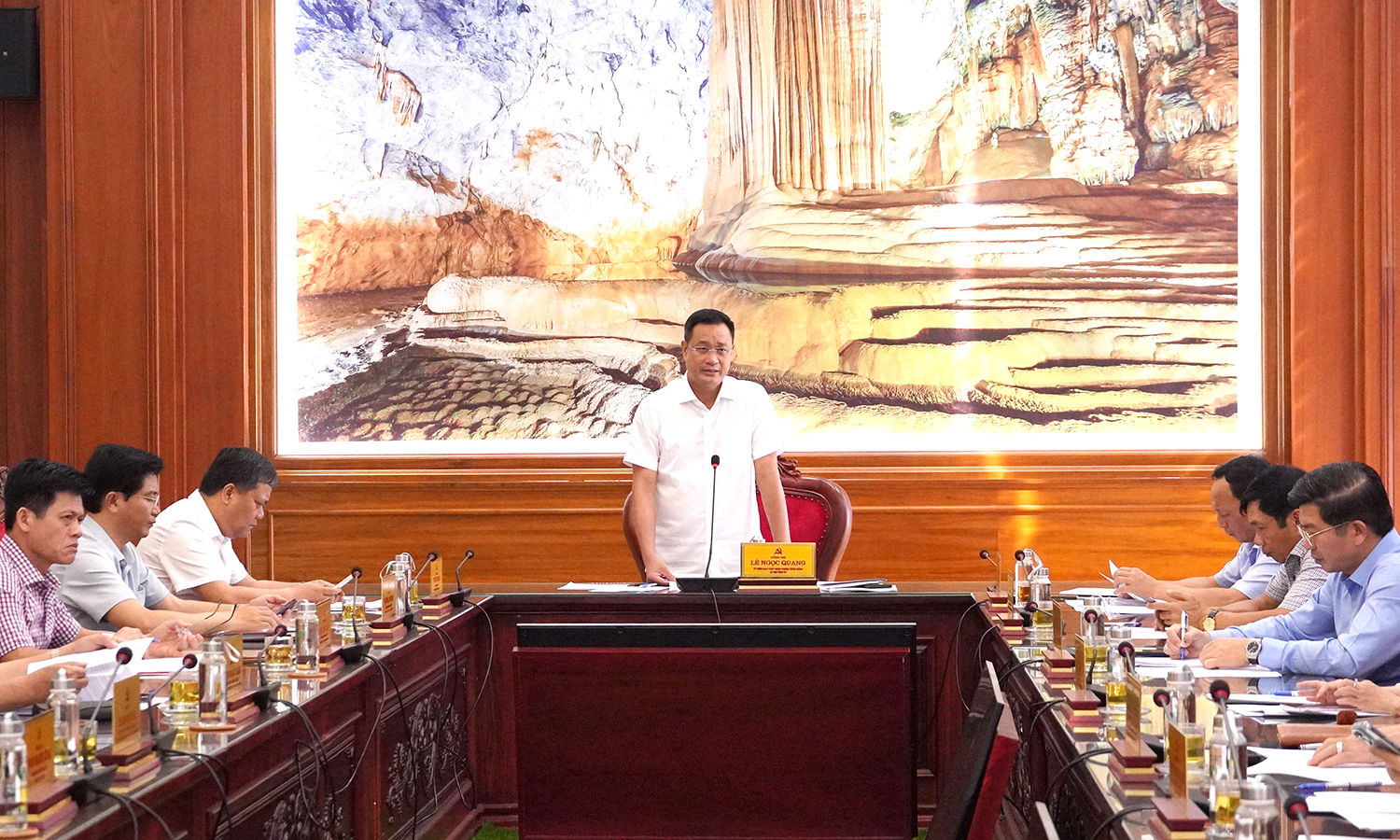 Xây dựng bộ máy chính quyền địa phương tinh gọn, hiệu năng, hiệu lực, hiệu quả, gần dân