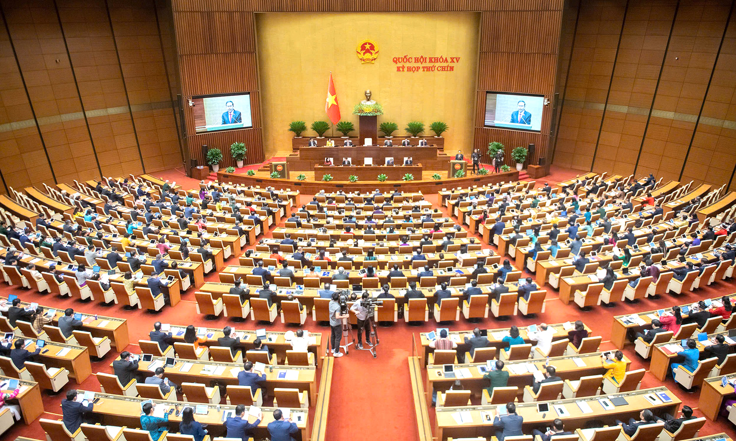 Ngày 19/5, Quốc hội thảo luận chủ trương đầu tư xây dựng 2 dự án đường bộ cao tốc