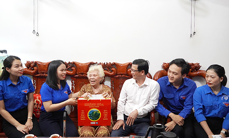 Đoàn các cơ quan Đảng tỉnh: Nhiều hoạt động ý nghĩa nhân kỷ niệm 135 năm Ngày sinh Chủ tịch Hồ Chí Minh