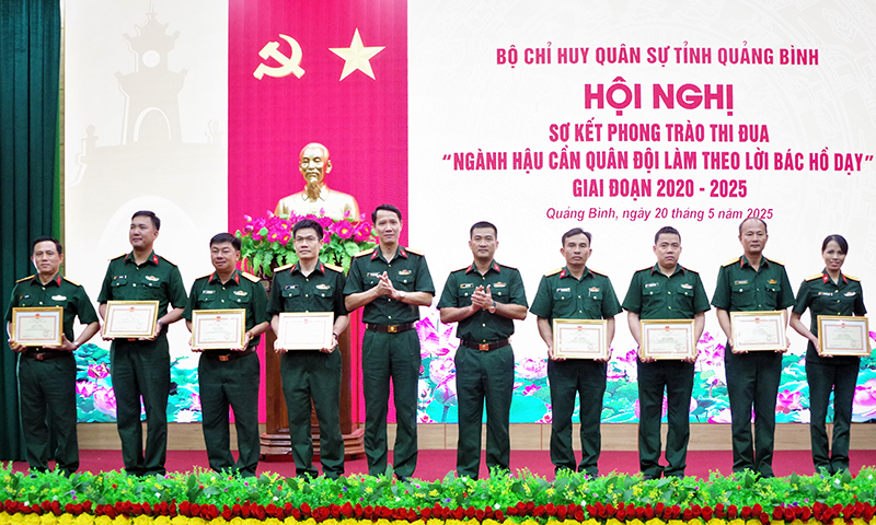 Tiếp tục thực hiện hiệu quả phong trào thi đua 