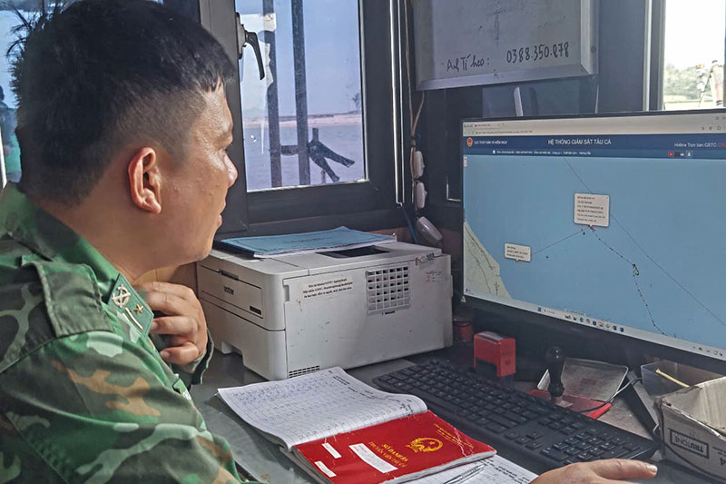 Tìm kiếm ngư dân mất tích trên biển