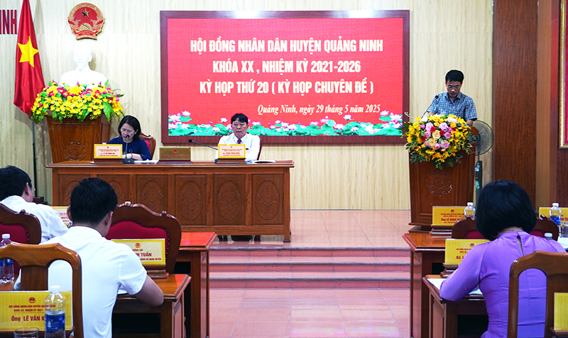 HĐND huyện Quảng Ninh: Biểu quyết thông qua các nội dung quan trọng