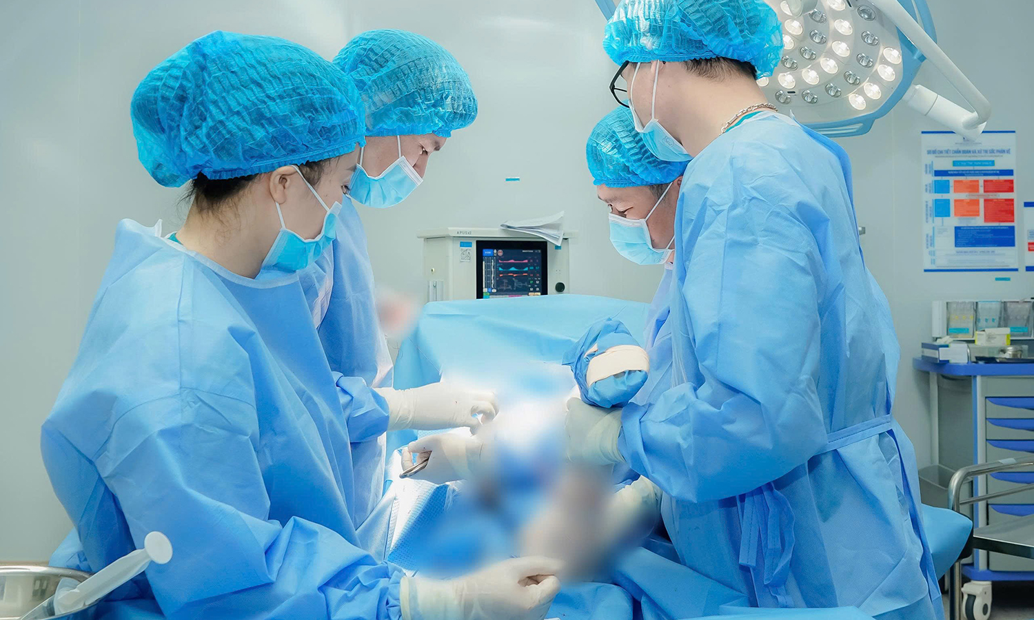 Bệnh viện đa khoa TTH Quảng Bình tiếp tục khẳng định năng lực chuyên môn trong phẫu thuật thay khớp