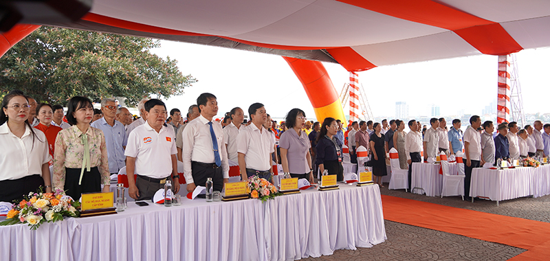 Các đại biểu dự lễ.