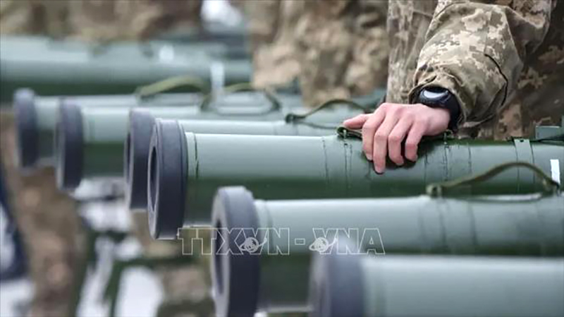 Quân nhân Ukraine tại lễ chuyển giao các thiết bị quân sự và vũ khí hạng nặng ở Kiev. Ảnh tư liệu: Getty Images/TTXVN