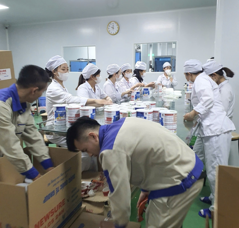  Các sản phẩm sữa giả trước khi ra thị trường. Ảnh: CQCN