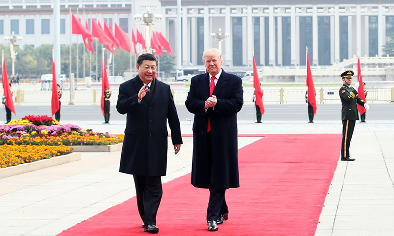 Chủ tịch Trung Quốc Tập Cận Bình (trái) trong lễ đón chính thức Tổng thống Mỹ Donald Trump tới thăm Bắc Kinh ngày 9/11/2017. Ảnh: THX/TTXVN