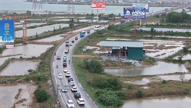 Lượng ô tô lưu thông theo hướng Nam  Bắc duy trì ổn định và trật tự