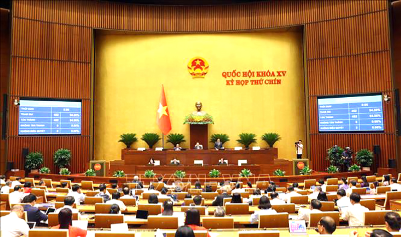 Quốc hội biểu quyết thông qua Nghị quyết của Quốc hội về việc sửa đổi, bổ sung một số điều của Hiến pháp năm 2013. Ảnh: Phạm Kiên/TTXVN